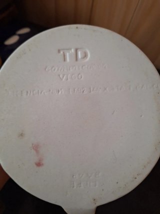 Pelegrín de porcelana azul y rojo