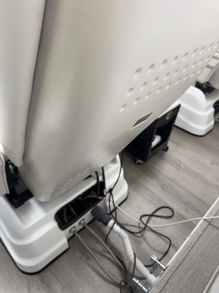 2 Sillones de pedicura con sistema de hidromasaje