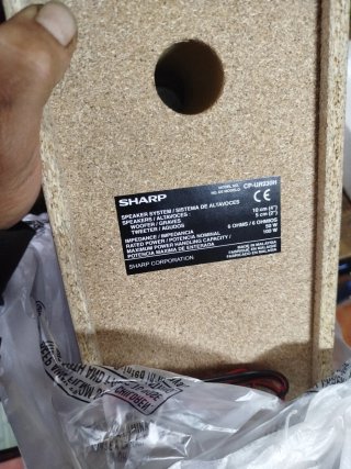 Altavoces a estrenar, color madera