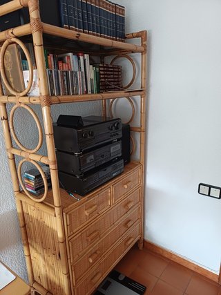 Estantería cajonera bambú, mimbre y cristal