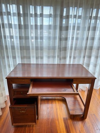 Escritorio de madera maciza