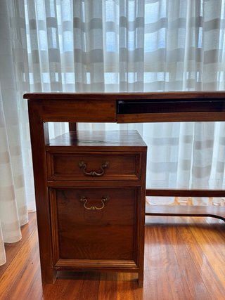 Escritorio de madera maciza
