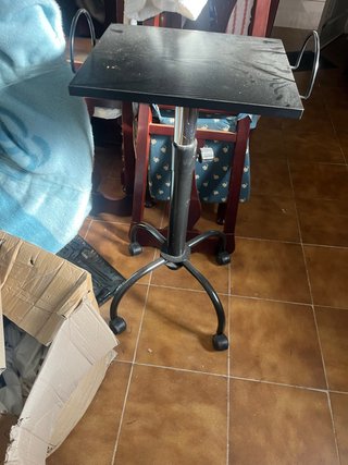 Mesita auxiliar con ruedas para tv por ejemplo