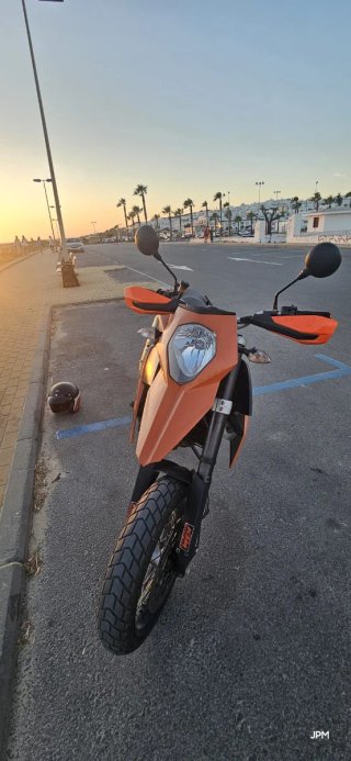 KTM 690 SM Supermoto Naranja/Negra
