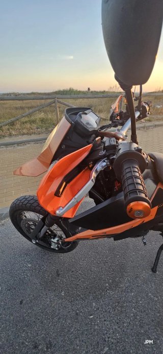 KTM 690 SM Supermoto Naranja/Negra