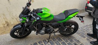 Kawasaki Z650 Negra y Verde