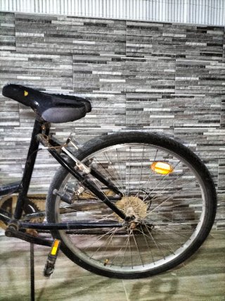 Bicicleta Clásica Negra con Cesta.
