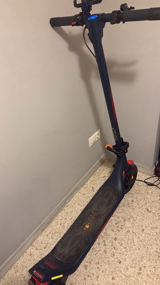 Patinete Eléctrico con Soporte Móvil