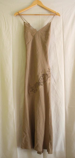 Vestido beige con encaje