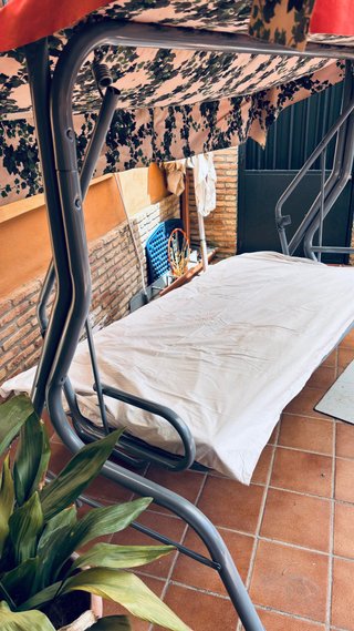 Balancín de jardín convertible en cama
