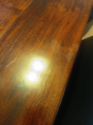 Mesa de comedor de madera
