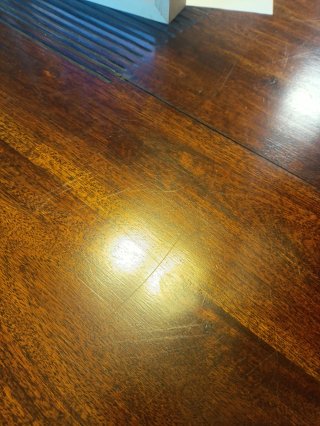 Mesa de comedor de madera