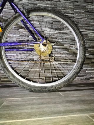 Bicicleta azul de montaña