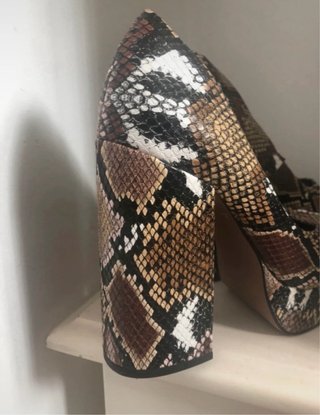 Tacón plataforma estampado serpiente