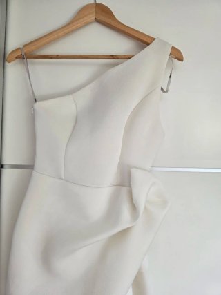 Vestido fiesta blanco asimétrico