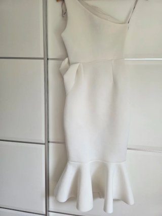 Vestido fiesta blanco asimétrico