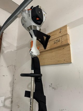 Supporto a Parete per Decespugliatore STIHL FS