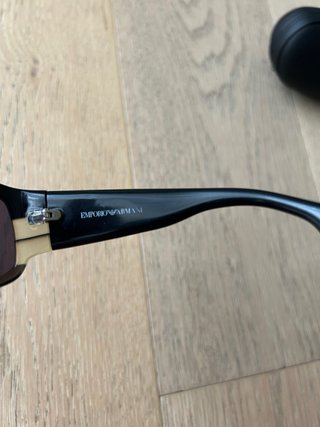 Occhiali da sole Emporio Armani neri con custodia
