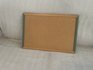 Tablero de corcho con marco de madera