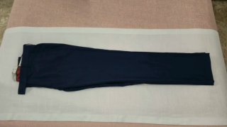Traje azul con forro rojo