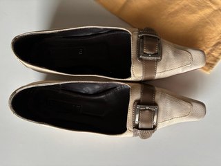 Mocasines Loewe Beige y Verde caqui. Talla 38