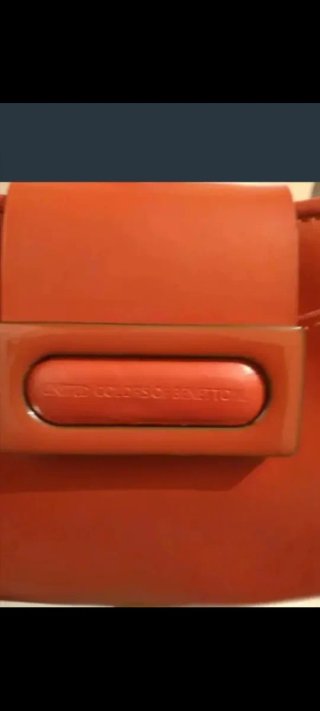 Bolso de piel rojo