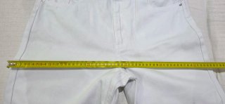 Pantalón vaquero blanco corto. Mujer. Talla 40.