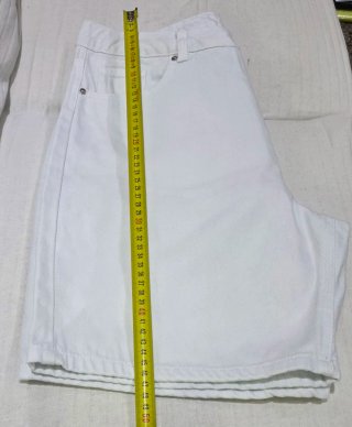 Pantalón vaquero blanco corto. Mujer. Talla 40.