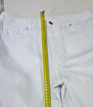 Pantalón vaquero blanco corto. Mujer. Talla 40.