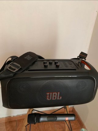 Parlante JBL Negro con Micrófono