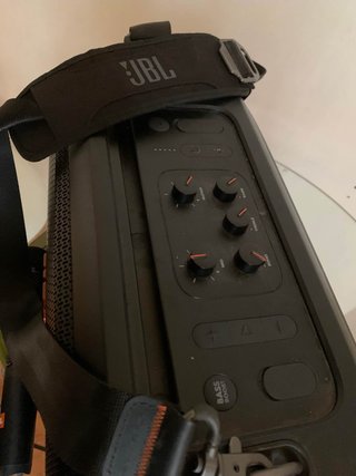 Parlante JBL Negro con Micrófono
