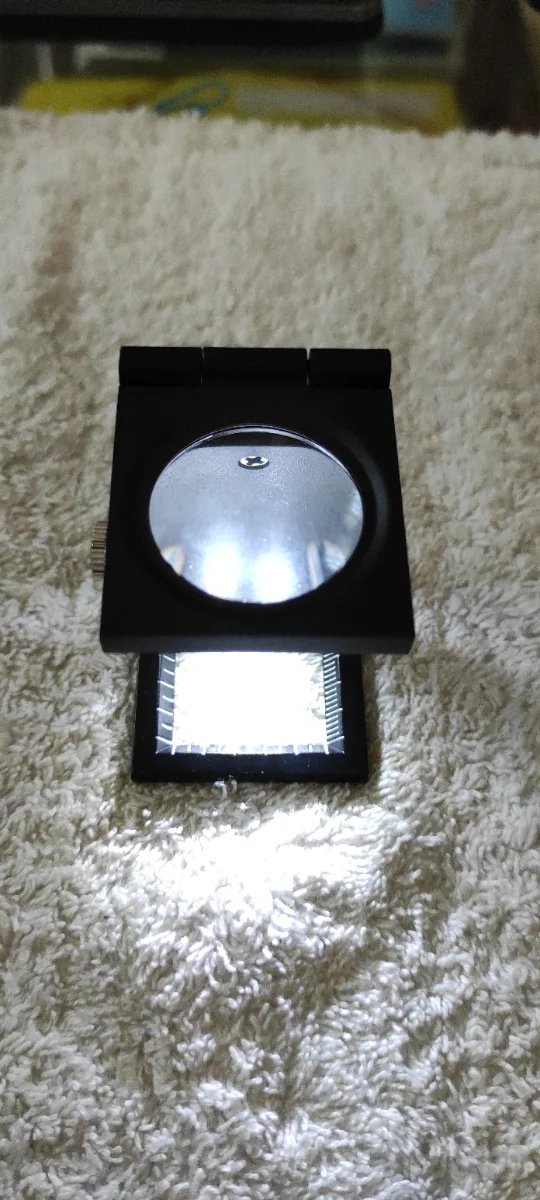 Lupa cuenta hilos grande con LED y milimetrado