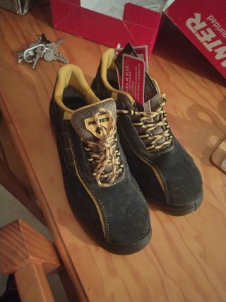 Zapatos de seguridad PANTER negros y amarillos