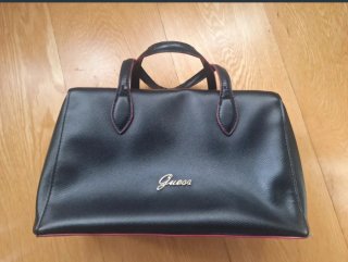 Bolso Guess Negro con Neceser