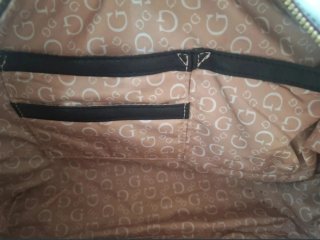 Bolso Guess Negro con Neceser