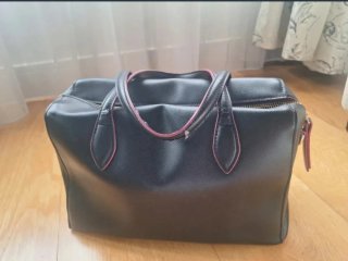 Bolso Guess Negro con Neceser