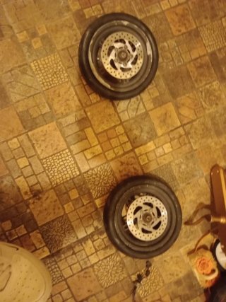 Rueda de patinete con disco