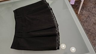 Falda negra con volantes de lunares,tipo colegiala