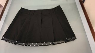Falda negra con volantes de lunares,tipo colegiala