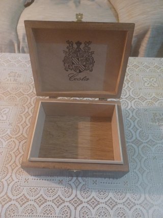 Caja de madera decorada