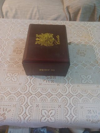 Caja de madera decorada