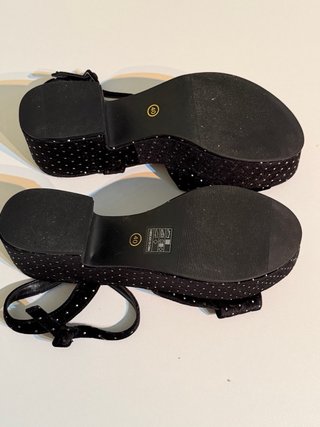 Zapatos de terciopelo negro con pedrería