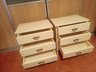 Mesitas de noche de madera beige