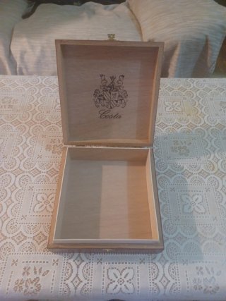 Caja de madera decorada
