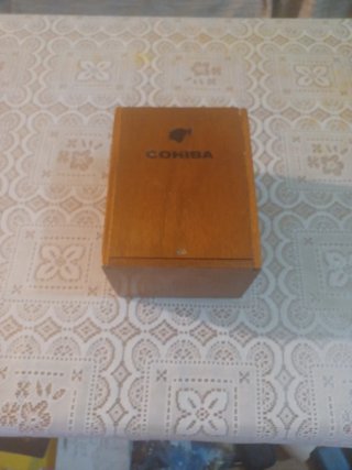 Caja de madera decorada