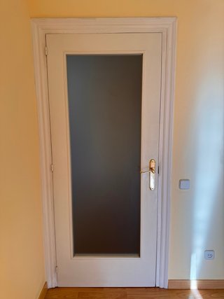 Puerta interior lacada blanca con cristal