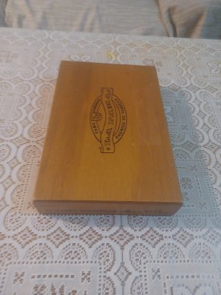 Caja de madera decorada