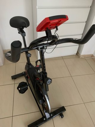 Bicicleta Estática Negra y Roja