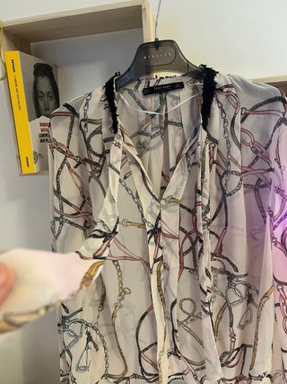 Blusa Zara fantasia catene taglia S