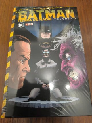BATMAN : TIERRA DE NADIE Completa 6 Tomos ECC